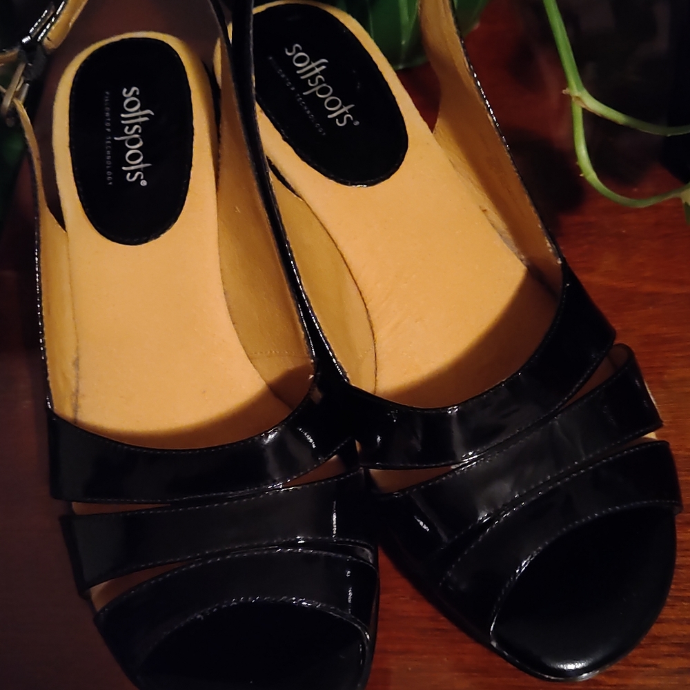 Softspots Neima Patent Leather Heel Size 9 WW